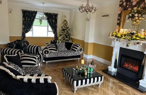 Castleblayney House | Guest Rated: Glenmount Castleblayney - Family-Friendly Stay