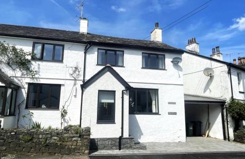 Braithwaite House | Welcoming Glenn Cottage: Pet and Child-Friendly Retreat