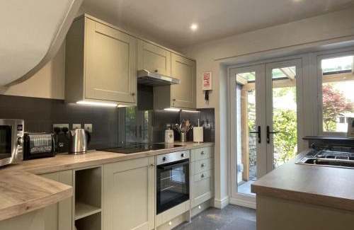 Braithwaite House | Welcoming Glenn Cottage: Pet and Child-Friendly Retreat