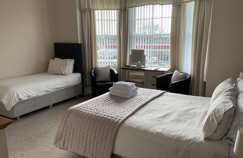 West Cliff House | Glenora Guest House: Family-Friendly Stay with Pool & Breakfast