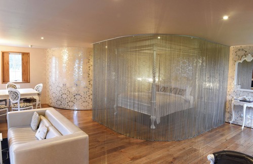 Banknock Other | Discover Glenskirlie House & Castle: 9/10 Rated Retreat