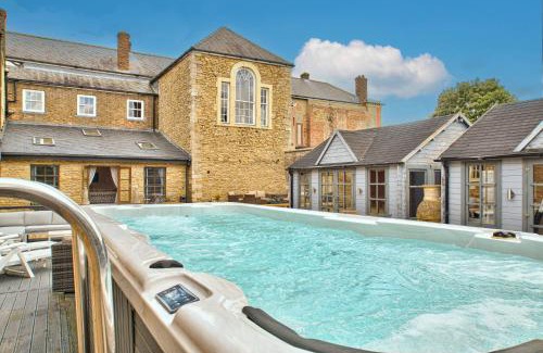 Glentham House | Discover Glentworth Hall: Family & Pet-Friendly Retreat