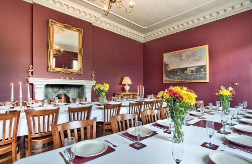 Glentham House | Discover Glentworth Hall: Family & Pet-Friendly Retreat