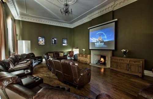Glentham House | Discover Glentworth Hall: Family & Pet-Friendly Retreat