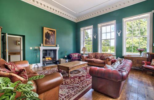 Glentham House | Discover Glentworth Hall: Family & Pet-Friendly Retreat