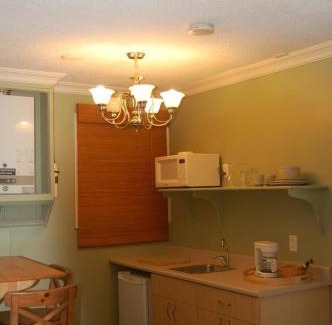 Algoma District Resort | Pet-Friendly Glenview Cottages with Pool and Hot Tub