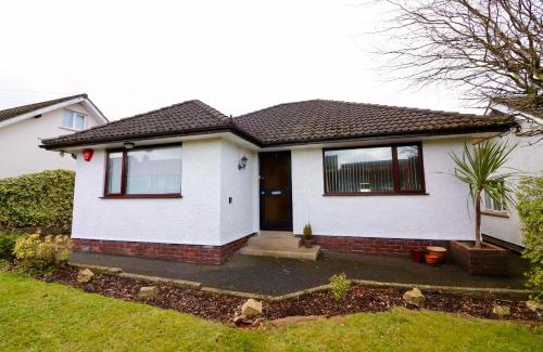 Newtownabbey Apartment | Discover Glenwell House: Family-Friendly with a 9.2 Rating