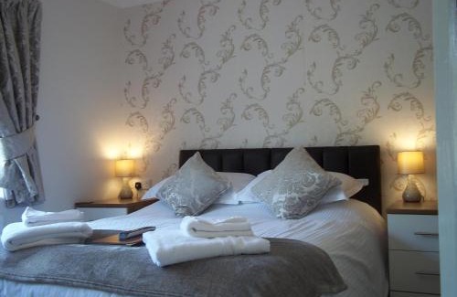 Gwynedd- Snowdonia Bed & Breakfast | Discover Glenwood Guesthouse in Betws-y-Coed: 4-Star Escape