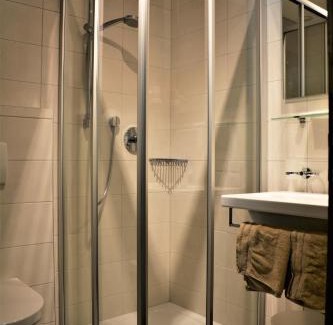 Sankt Leonhard im Pitztal House | Charming Gletscher-Landhaus Brunnenkogel with Hot Tub Access