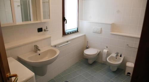 Cenesi Apartment | Discover Gli Angeli: Family-Friendly Retreat with Pool