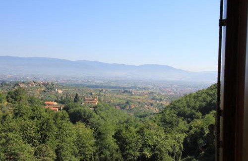 Quarrata House | Cozy Retreat at Gli Arancini: Rated 9/10 with Hot Tub