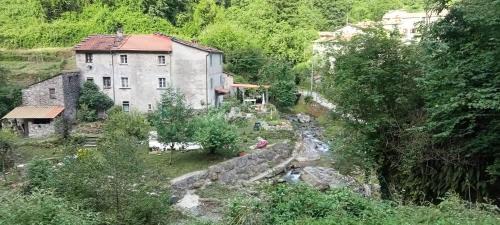 Stazzema House | Gli Orti di Mulina: Family-Friendly Retreat with Parking