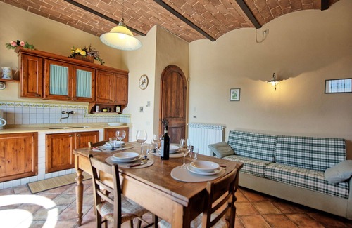 Tavarnelle Val di Pesa Apartment | Glicini 1 - Ideal Holiday Rental with Pool in Chianti Hills