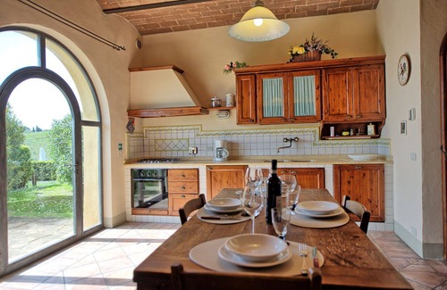 Tavarnelle Val di Pesa Apartment | Glicini 1 - Ideal Holiday Rental with Pool in Chianti Hills
