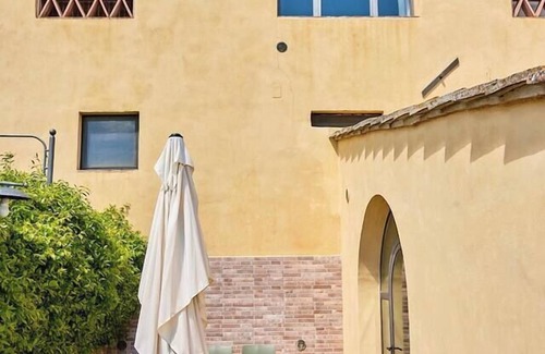 Tavarnelle Val di Pesa Apartment | Glicini 2: Your Ideal Chianti Getaway with Pool & Breakfast