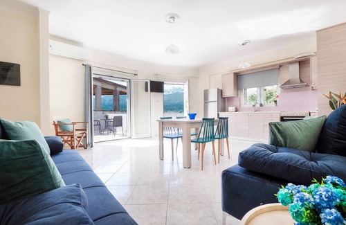 Nipos Apartment | Glikanisos House Nipos: Perfect Retreat for Hikers & Families