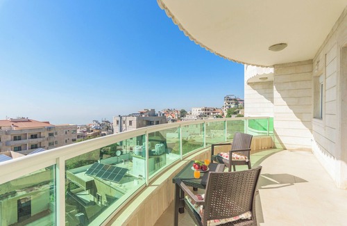 Aley Apartment | Glint 3-Bedroom Apartment & Balcony in Aley