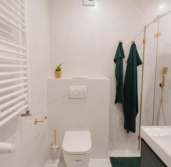 Gliwice Apartment | Stylish Gliwice Dickensa 36A Condo - Family Friendly Stay