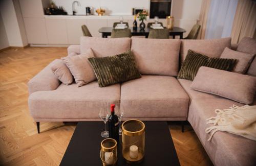 Gliwice Apartment | Stylish Gliwice Dickensa 36A Condo - Family Friendly Stay