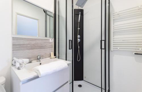Saint-Quentin Apartment | Budget-Friendly GLM Résidences 2 with Restaurant & High Ratings