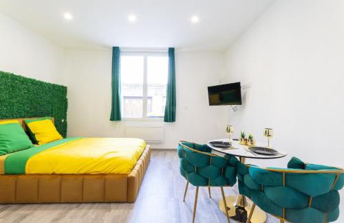 Saint-Quentin Apartment | Budget-Friendly GLM Résidences 2 with Restaurant & High Ratings