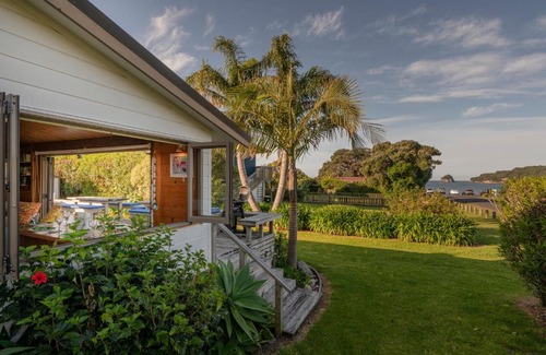 Hahei House | Inviting Glo's Place - Pet-Friendly Hahei Holiday Home