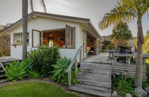 Hahei House | Inviting Glo's Place - Pet-Friendly Hahei Holiday Home