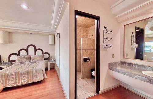 Cuautlancingo Hotel | Discover Global Express Puebla: Family-Friendly Retreat