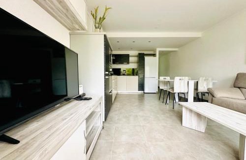 Roses Town Center Apartment | Pet-Friendly Retreat at GLOBAL-IMMO 3363 with 9.7 Rating