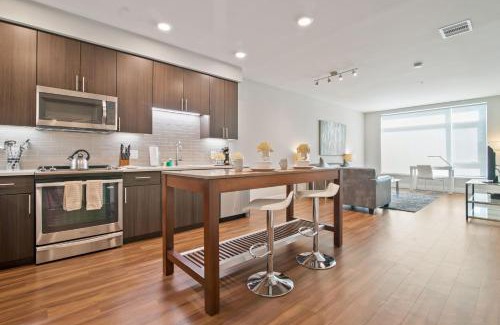 Shoreline West Apartment | Cozy Global Luxury Suites: Pet-Friendly Escape in Downtown