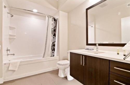 Shoreline West Apartment | Cozy Global Luxury Suites: Pet-Friendly Escape in Downtown