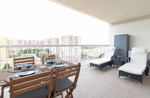 Canet de Berenguer Apartment | Modern Apartment with Pool & Spa in Canet al Mar