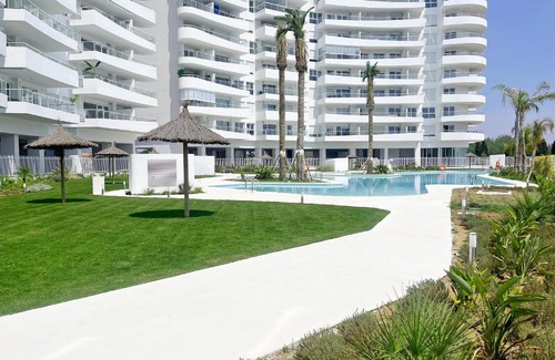 Canet de Berenguer Apartment | Delightful Hotel Stay: Bonito Apartment with Terrace in Gran Canet