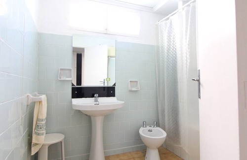 Quartell House | Discover Global Properties: Family-Friendly Quartell Retreat
