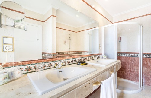 Algeciras Hotel | Discover Globales Reina Cristina: 4-Star Poolside Retreat