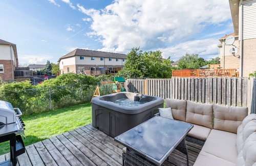 Stoney Creek Apartment | Discover GLOBALSTAY: 3BR Townhomes with Hot Tub & Gym