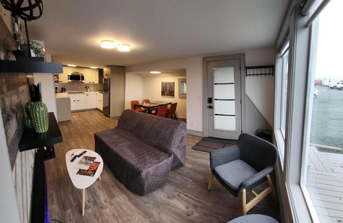 Cowichan Bay House | Discover Paradise Marina Place: 4-Star Child-Friendly Retreat