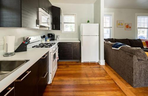 North Chesterfield Apartment | Historic Richmond Globetrotters Suite with Private Patio