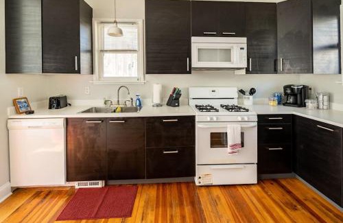North Chesterfield Apartment | Historic Richmond Globetrotters Suite with Private Patio