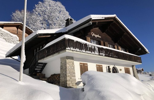 Schoenried Apartment | Gloggehus: Cozy Chalet with Spa & Family-Friendly Amenities