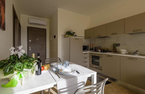 Civezza Apartment | Relax at Gloria del Mare: Pool with Sea Views Await!
