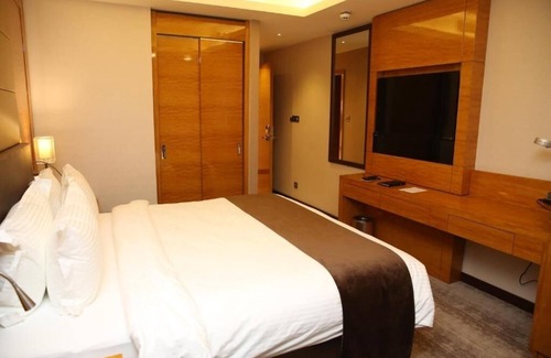 Suwailih Hotel | Gloria Hotel | 2 Deluxe Double or Twin Room | Relaxing Stay with Terrace Access