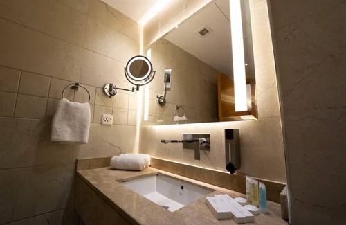 Suwailih Hotel | Gloria Hotel | Superior Double or Twin Room | Close to King Hussein Park