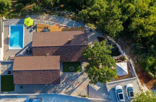 Pinezici Villa | Relaxing Retreat at Gloria: Family-Friendly with Pool Access
