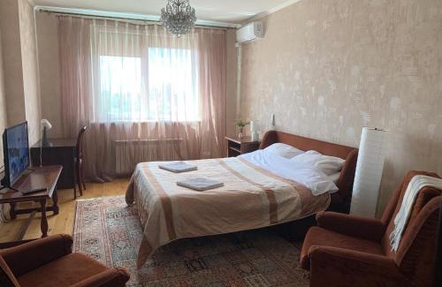 Shevchenkivs'kyi District Apartment | Exceptional Gloria Park Apartment: Child-Friendly Retreat