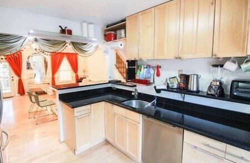 Reston Apartment | Exceptional 3-Bedroom Retreat in Convenient DC Location