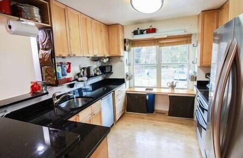 Reston Apartment | Exceptional 3-Bedroom Retreat in Convenient DC Location