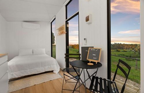 Jindivick House | Inviting Glorious Escape: Pet and Child-Friendly Retreat
