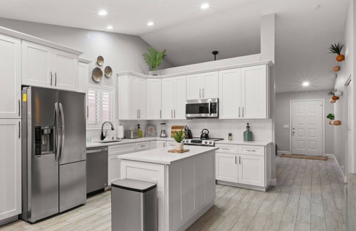 Deer Valley House | Delightful Glendale Retreat with Heated Pool & BBQ Area