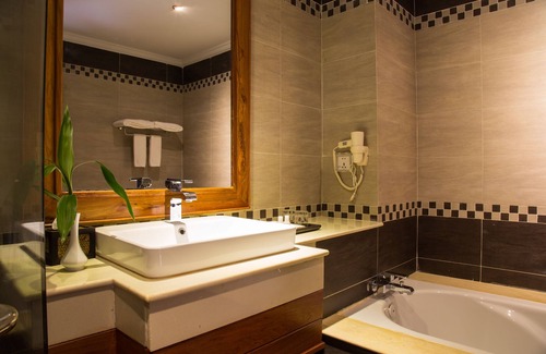 Stueng Saen Hotel | Relaxing Glorious Hotel & Spa: 4-Star Retreat with Pool